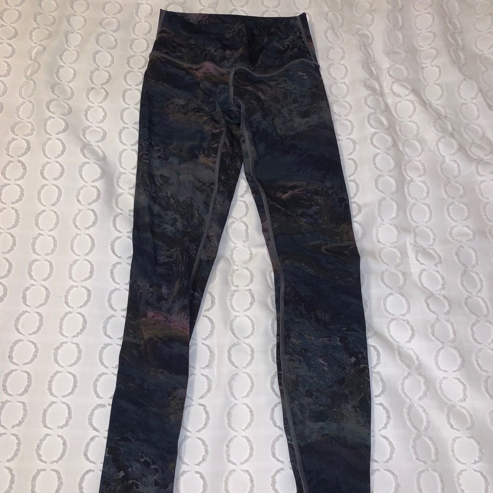 Lululemon pattern wunder unders